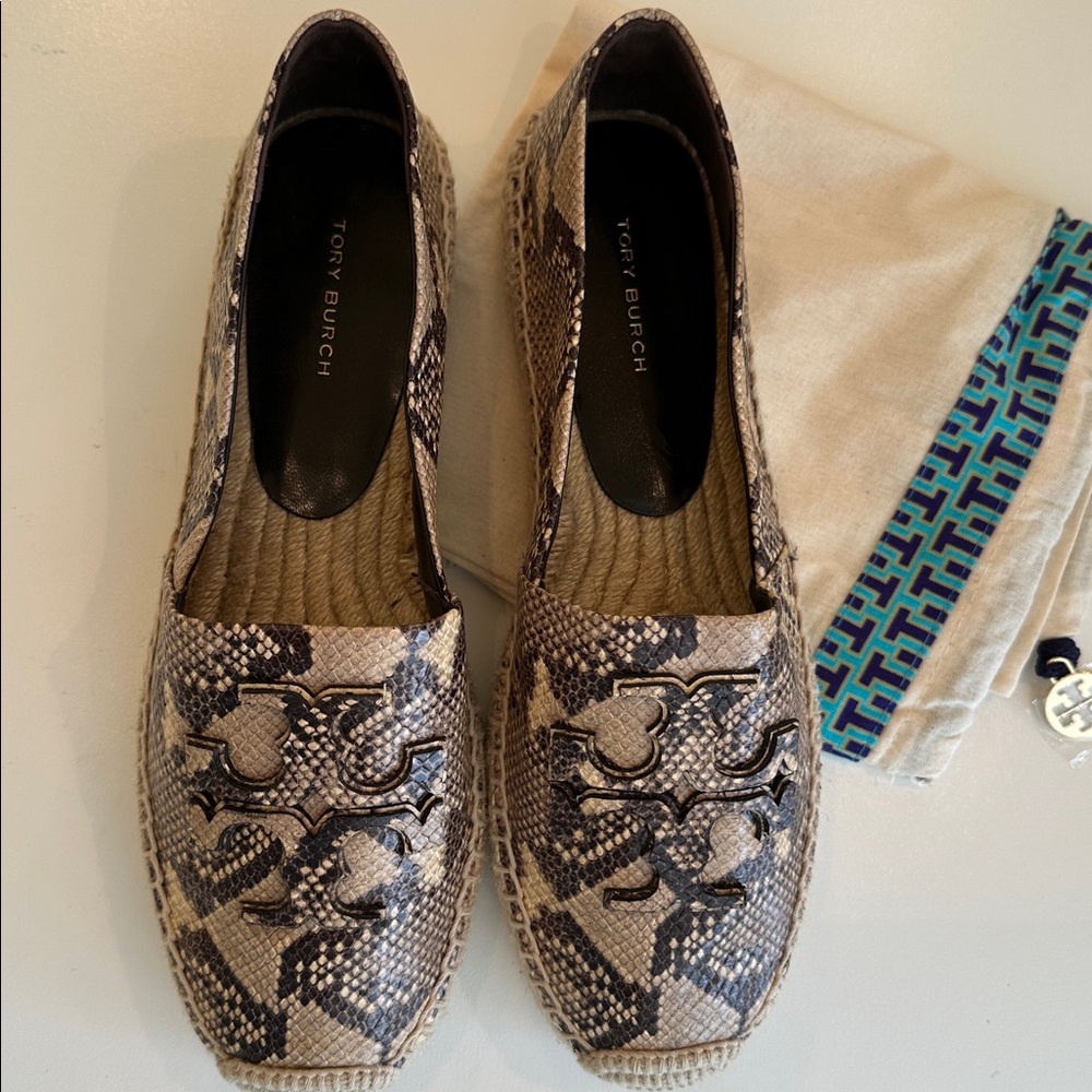 New Tory Burch Black and Cream Snake Skin Espadrilles. Size 7M.